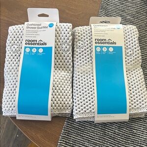 Room Essentials White Cushioned Bath Mat with Suction Cups 2pk